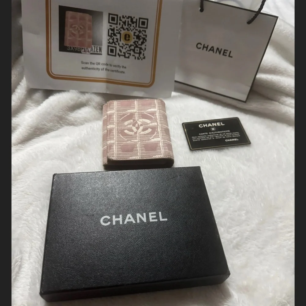 Chanel Pink Quilted wallet w/COA & bag